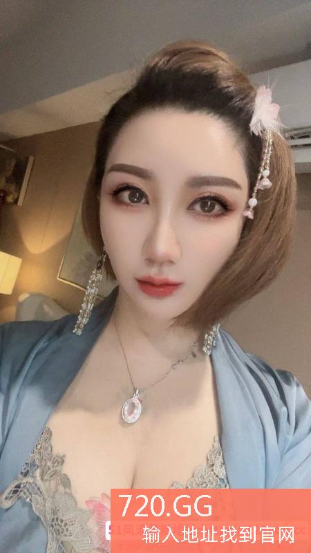 天河珠宝御姐